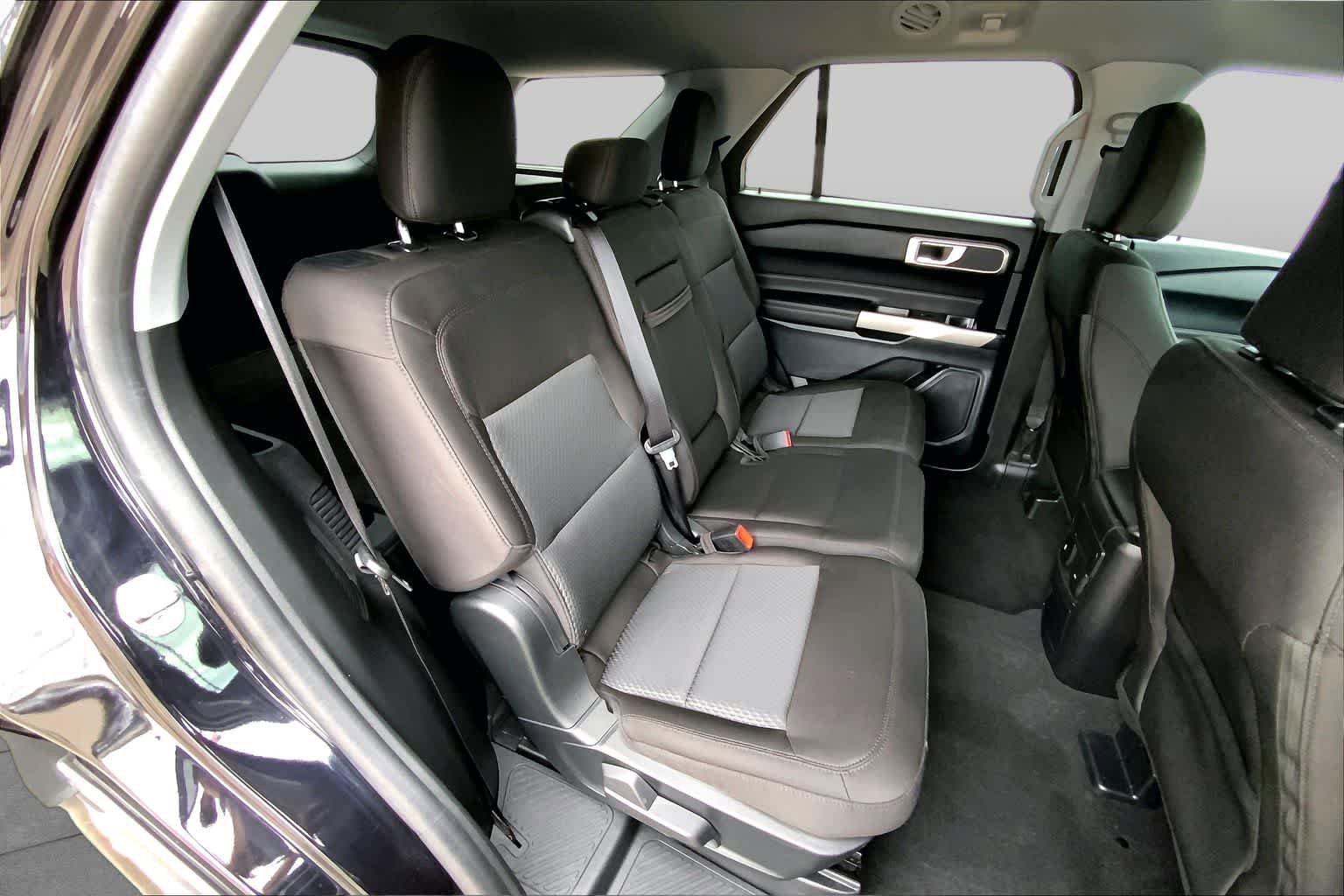 Certified 2024 Ford Explorer XLT RWD image 20