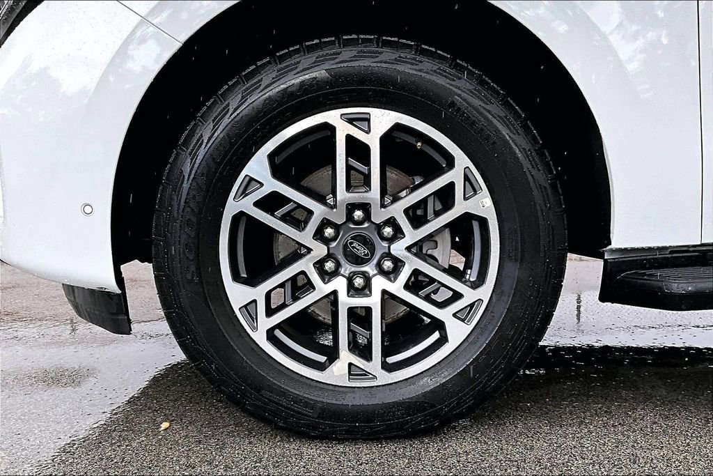 Certified 2025 Ford Expedition Active AWD/4WD image 9