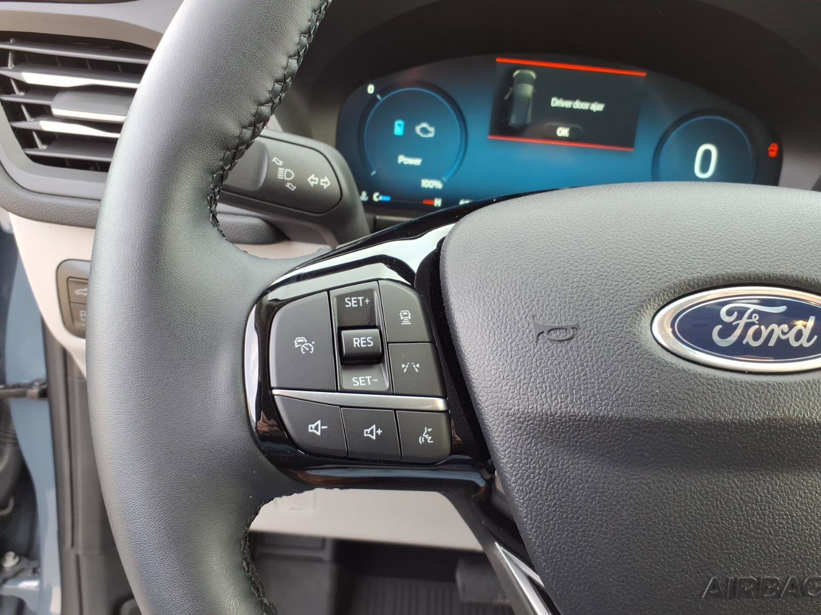 Certified 2025 Ford Escape Platinum w/ Premium Technology Package image 16