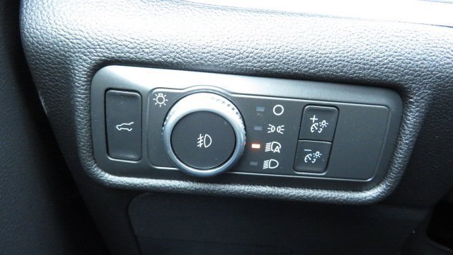 Certified 2022 Ford Explorer XLT w/ Equipment Group 202A image 25