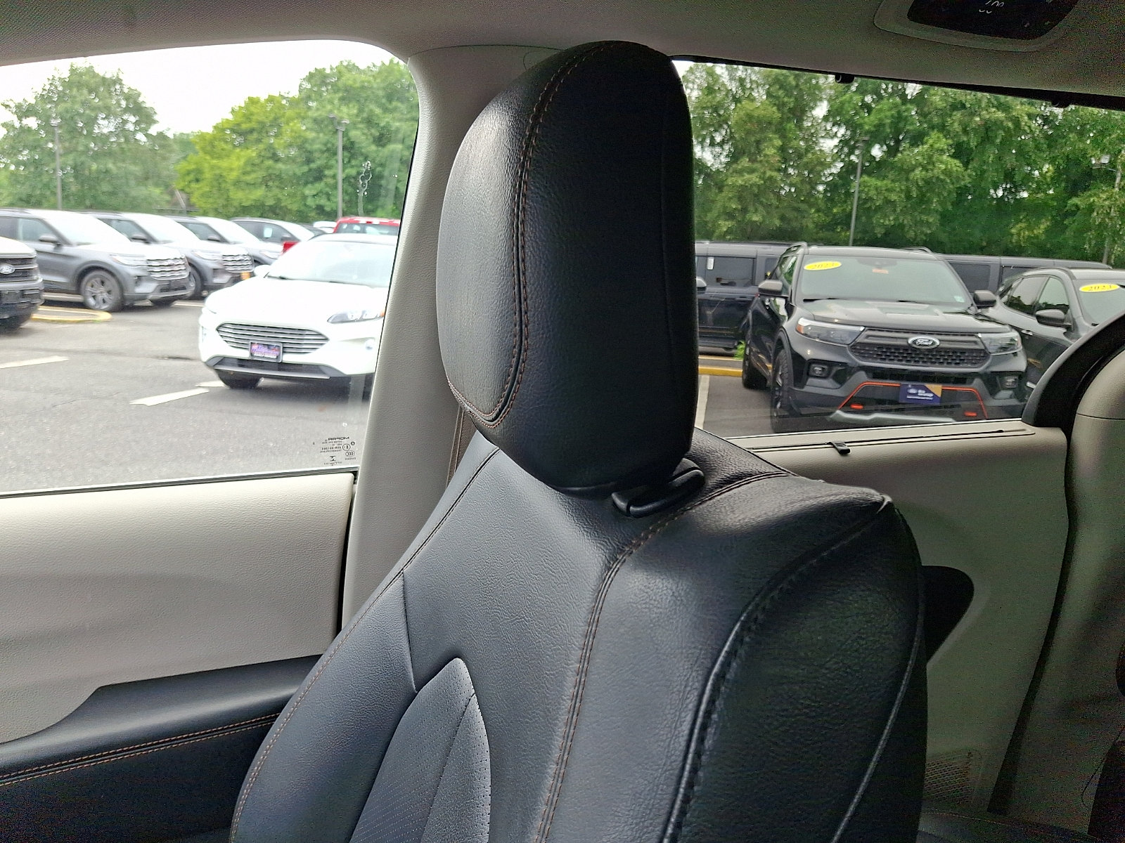 Used 2019 Chrysler Pacifica Touring-L FWD image 17
