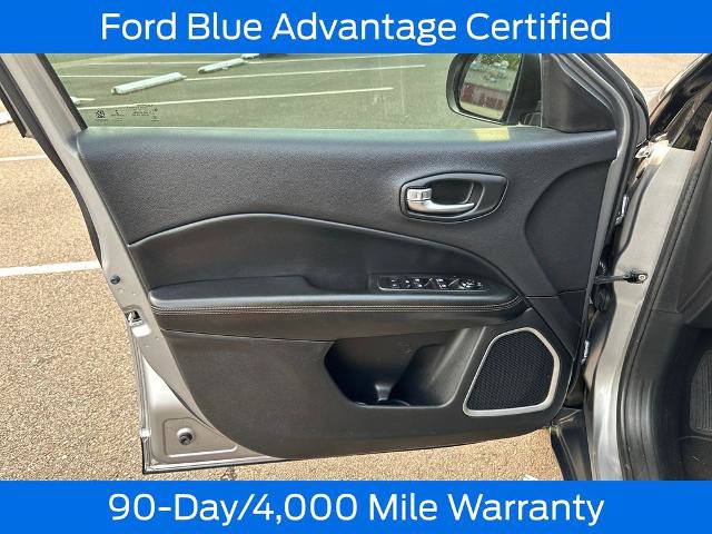 Used 2018 Jeep Compass Limited w/ Navigation Group AWD/4WD image 12