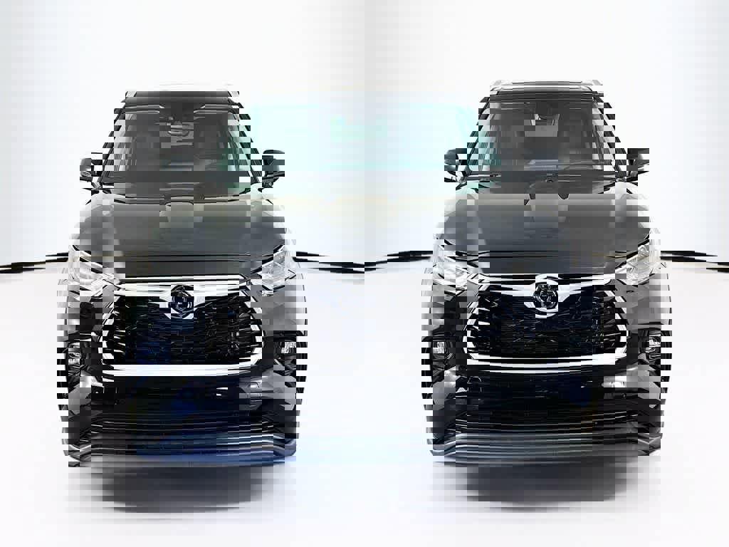 Used 2023 Toyota Highlander XLE image 6