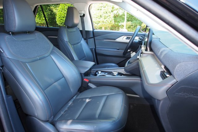 Certified 2025 Ford Explorer Active w/ Active Comfort Package AWD/4WD image 11