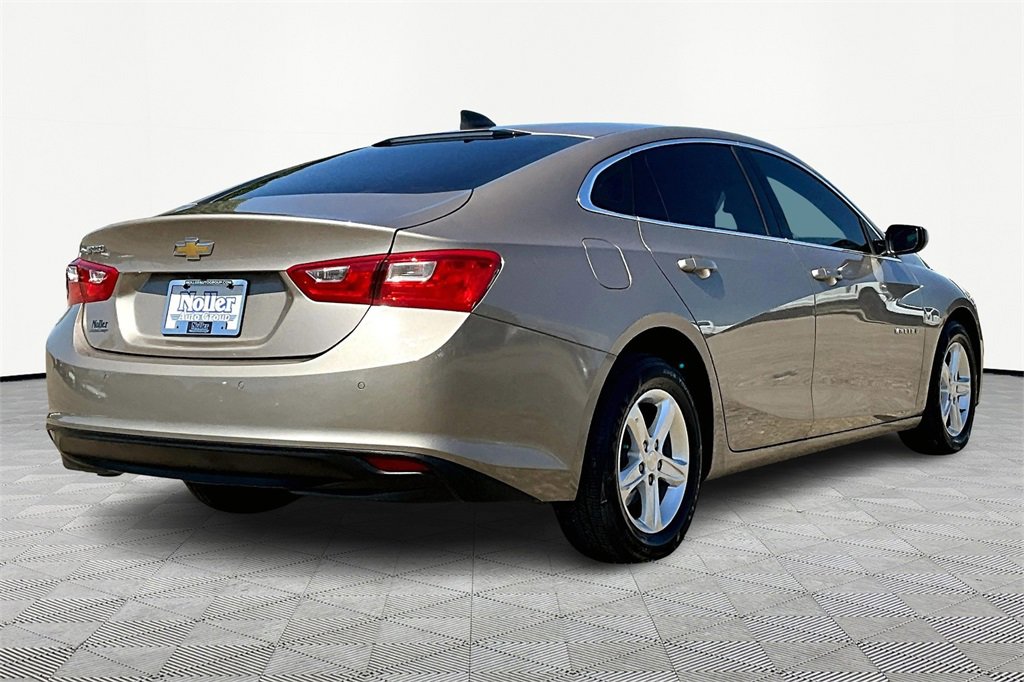 Used 2022 Chevrolet Malibu LS w/ Driver Confidence Package II image 2