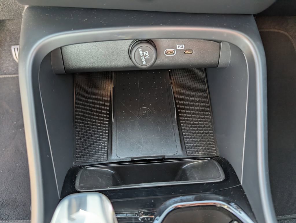 Used 2025 Volvo XC40 B5 Plus AWD/4WD image 14