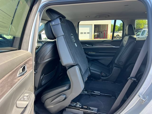 Used 2023 Jeep Grand Cherokee L Limited AWD/4WD image 41