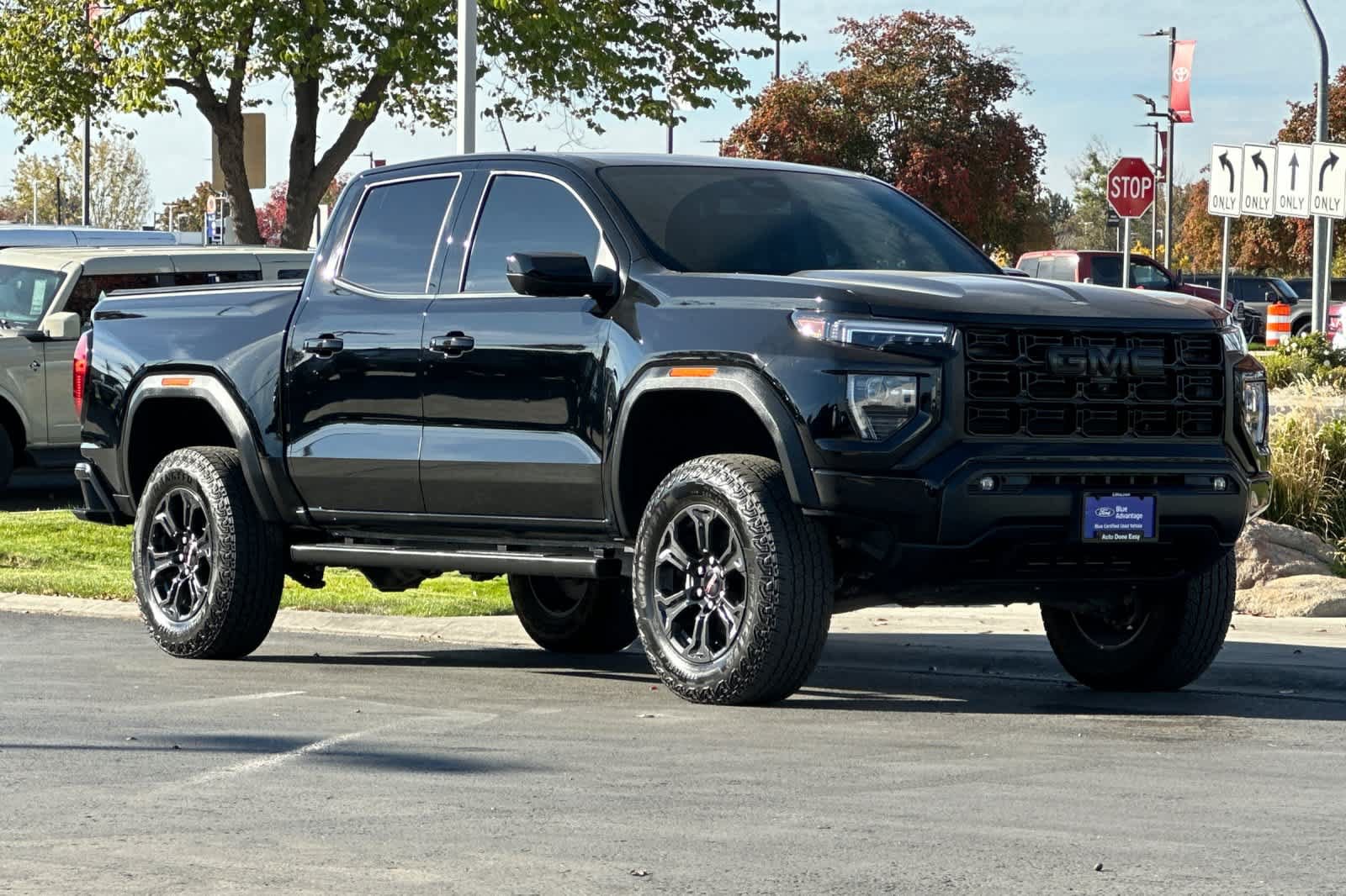 Used 2024 GMC Canyon Elevation w/ Elevation Premium Package AWD/4WD image 9