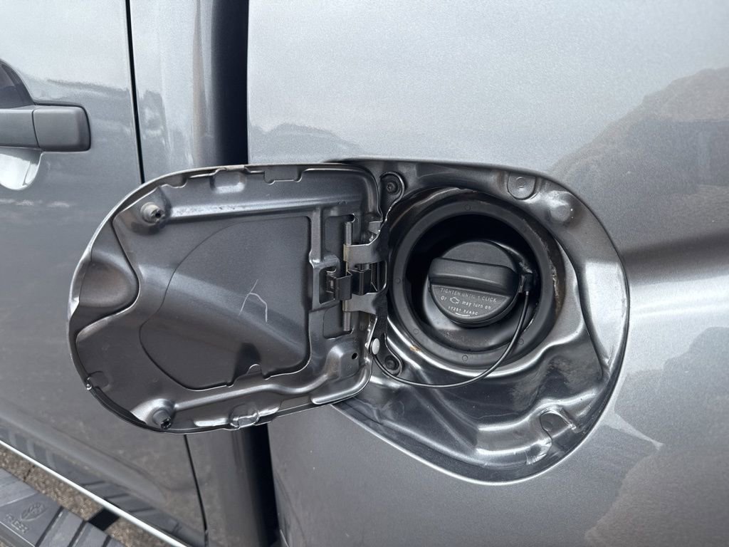 Used 2020 Nissan Frontier SV image 19