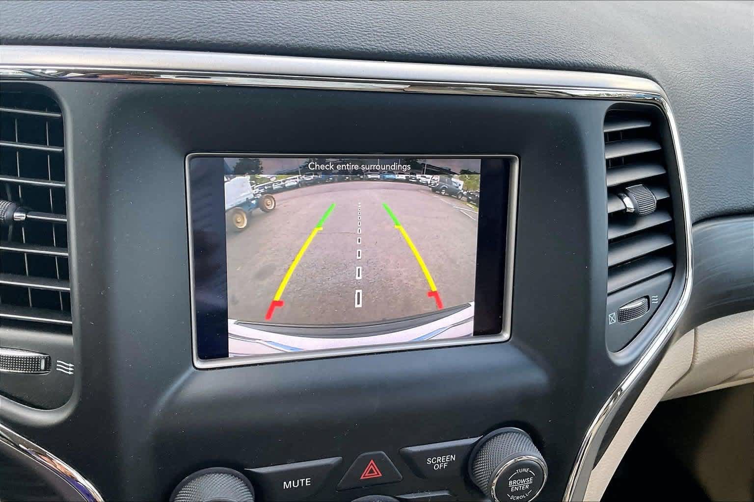 Used 2019 Jeep Grand Cherokee Laredo AWD/4WD image 26