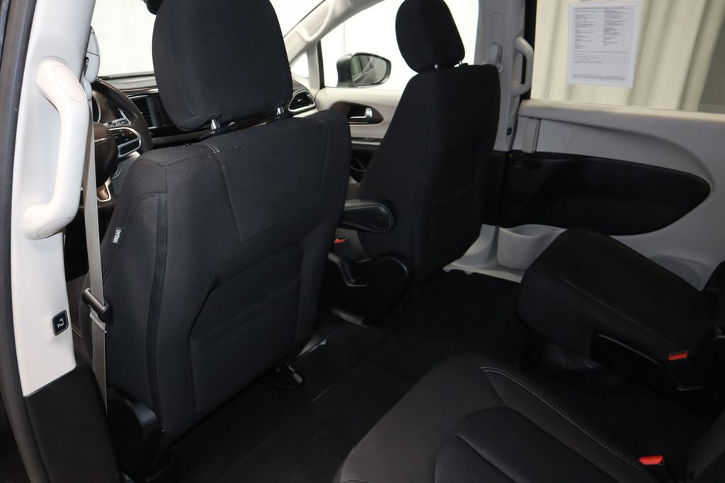 Used 2023 Chrysler Voyager LX FWD image 21