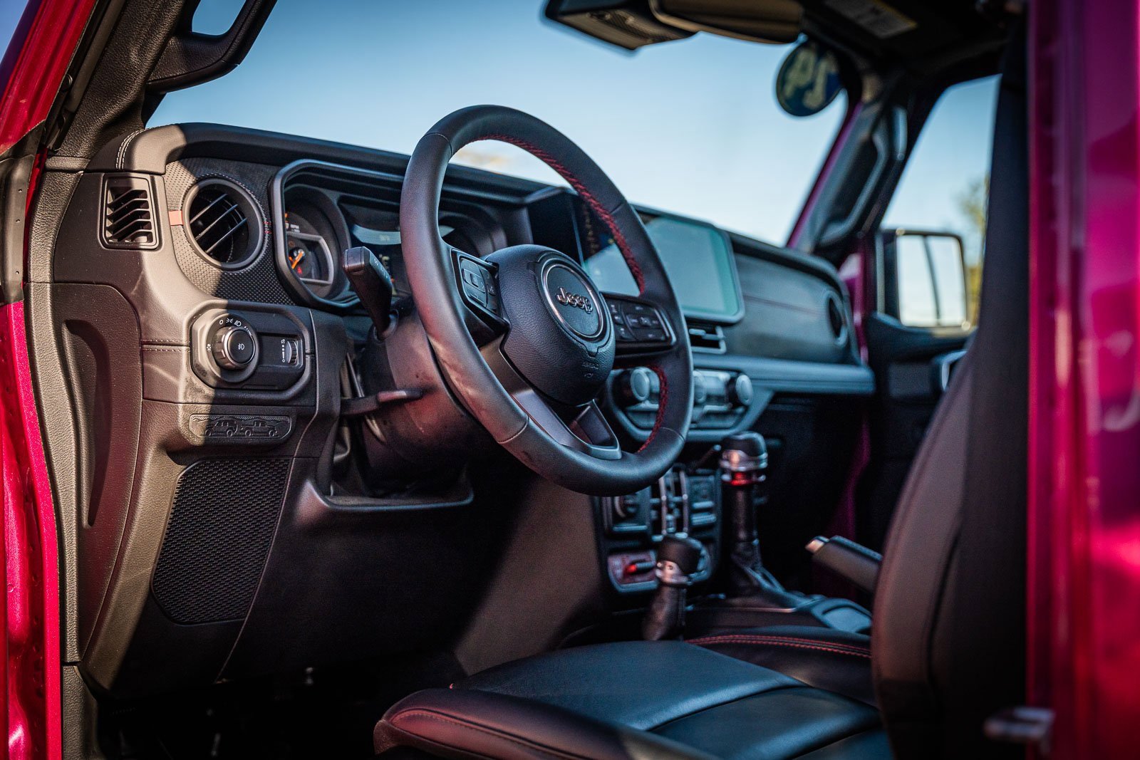 Used 2024 Jeep Wrangler Unlimited Rubicon w/ Technology Group image 21