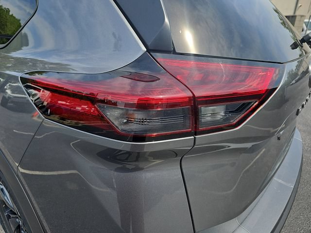 Used 2025 Nissan Rogue SV FWD image 35