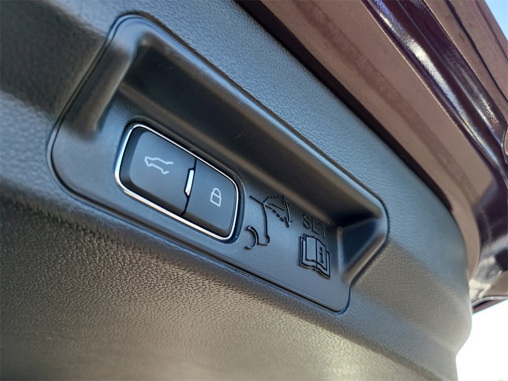 Certified 2022 Ford Explorer XLT w/ Equipment Group 202A image 9