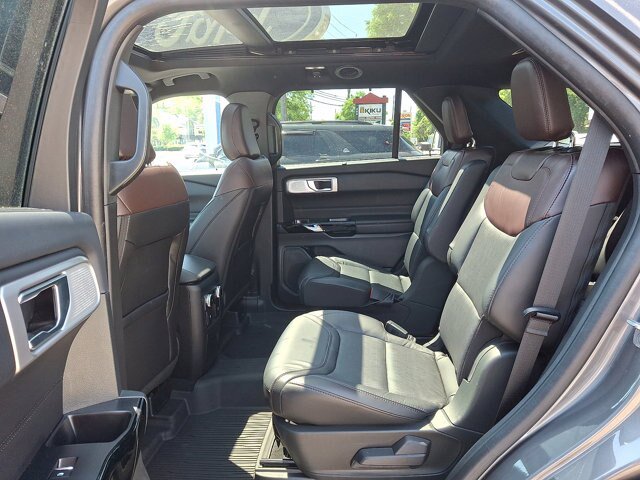 Certified 2023 Ford Explorer Platinum w/ Technology Package AWD/4WD image 12