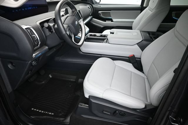 Certified 2025 Ford Expedition Platinum w/ Driver's Package AWD/4WD image 10