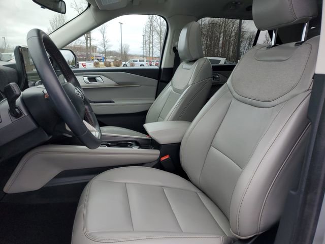 Certified 2025 Ford Explorer Active w/ Active Comfort Package AWD/4WD image 9