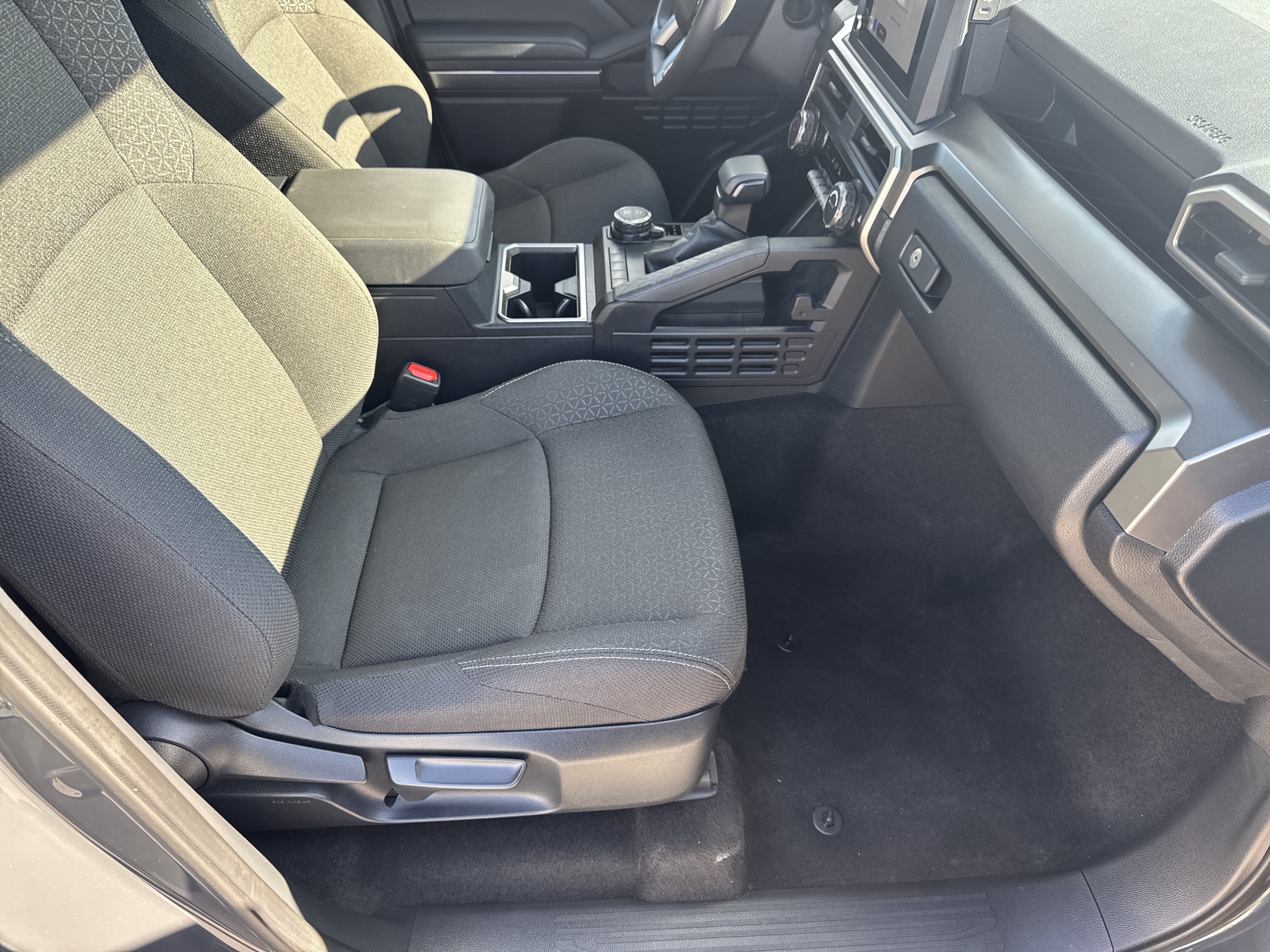 Used 2025 Toyota 4Runner SR5 AWD/4WD image 14