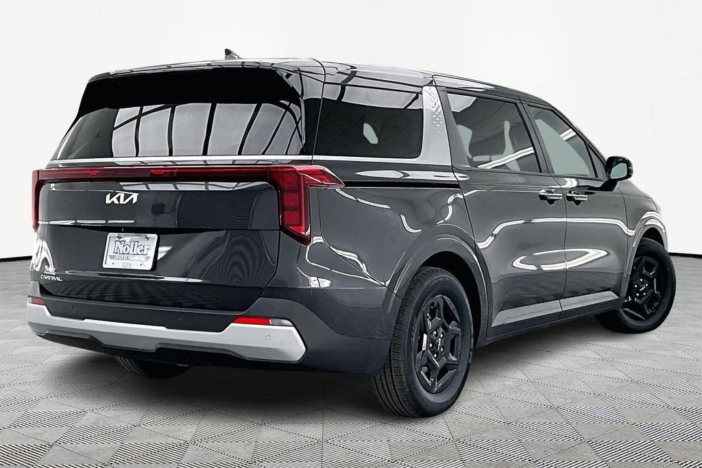 Used 2025 Kia Carnival LXS image 4