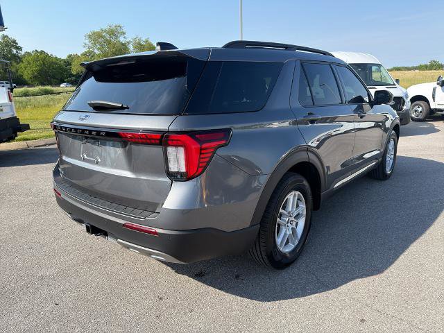 Certified 2025 Ford Explorer Active w/ Active Comfort Package RWD image 5