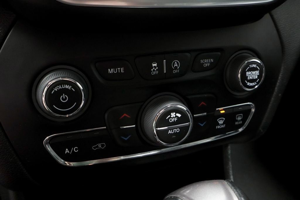 Used 2022 Jeep Cherokee Latitude Lux FWD image 32