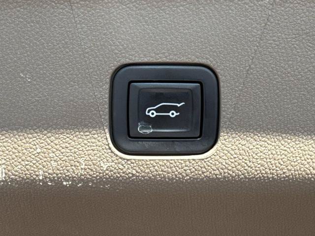 Used 2022 GMC Yukon XL Denali RWD image 15