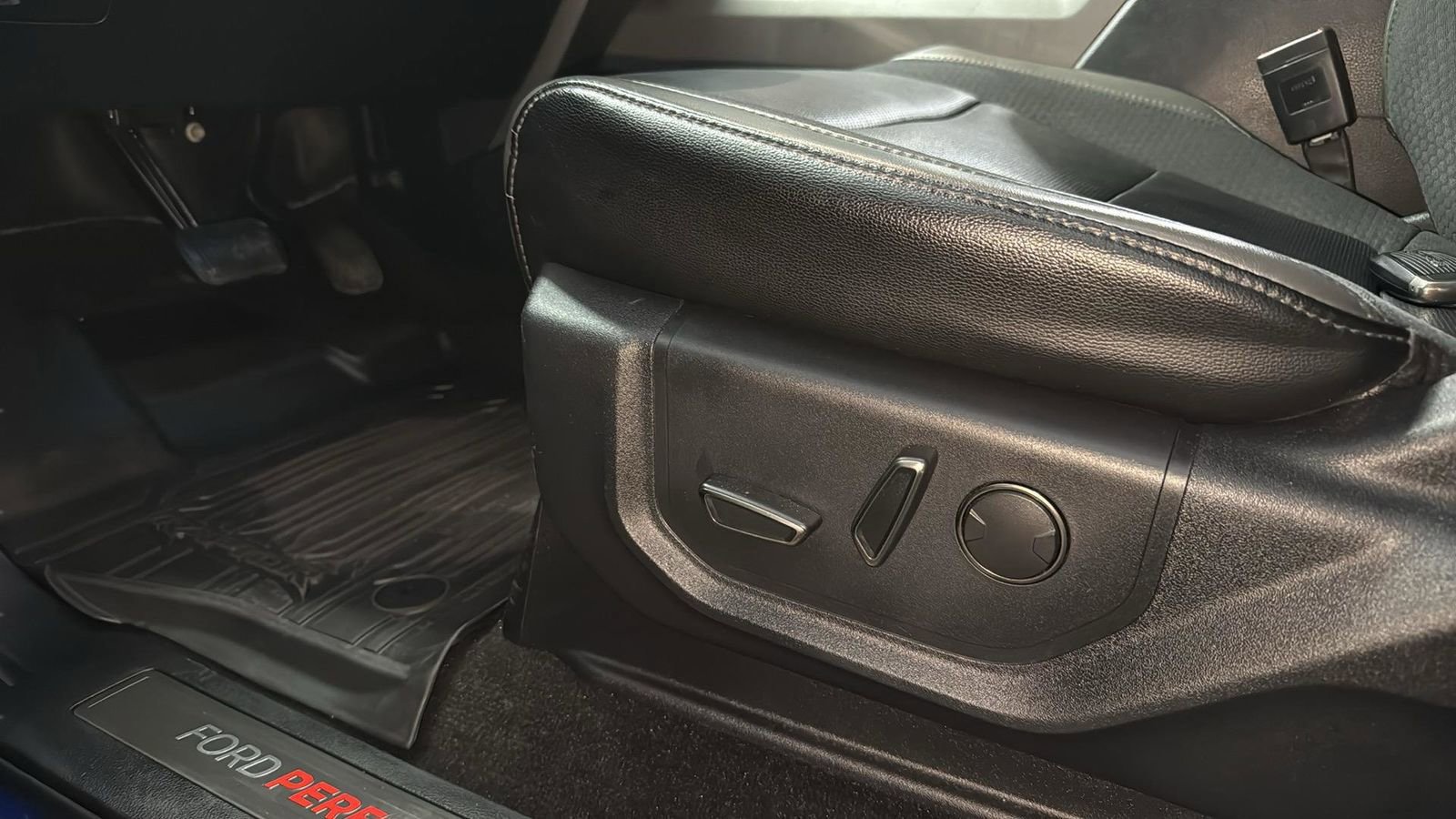 Certified 2020 Ford F150 Raptor w/ Equipment Group 802A Luxury image 11