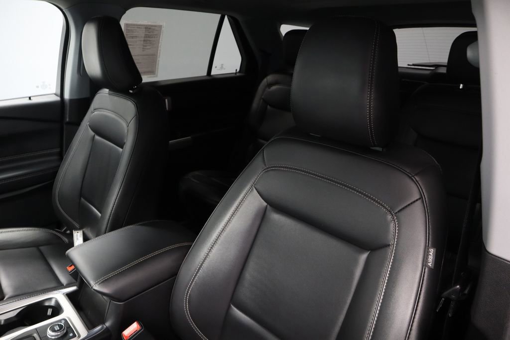 Certified 2022 Ford Explorer XLT w/ Equipment Group 202A image 28