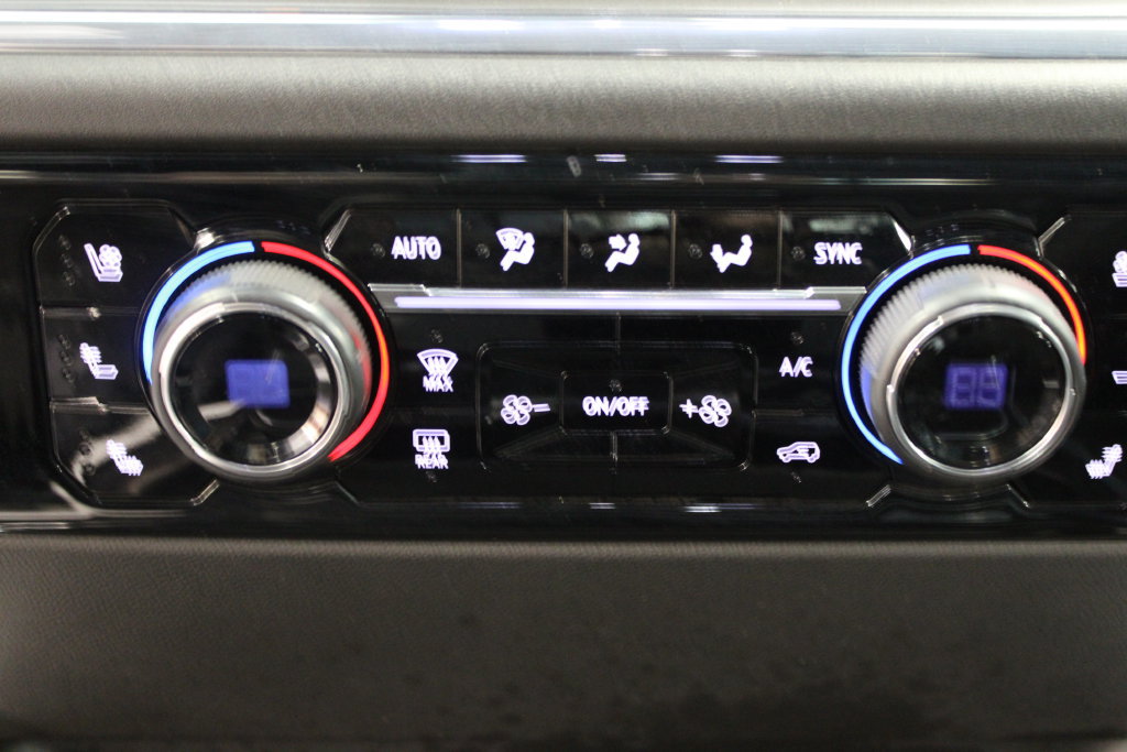 Used 2024 Chevrolet Silverado 3500 High Country w/ High Country Premium Package AWD/4WD image 28