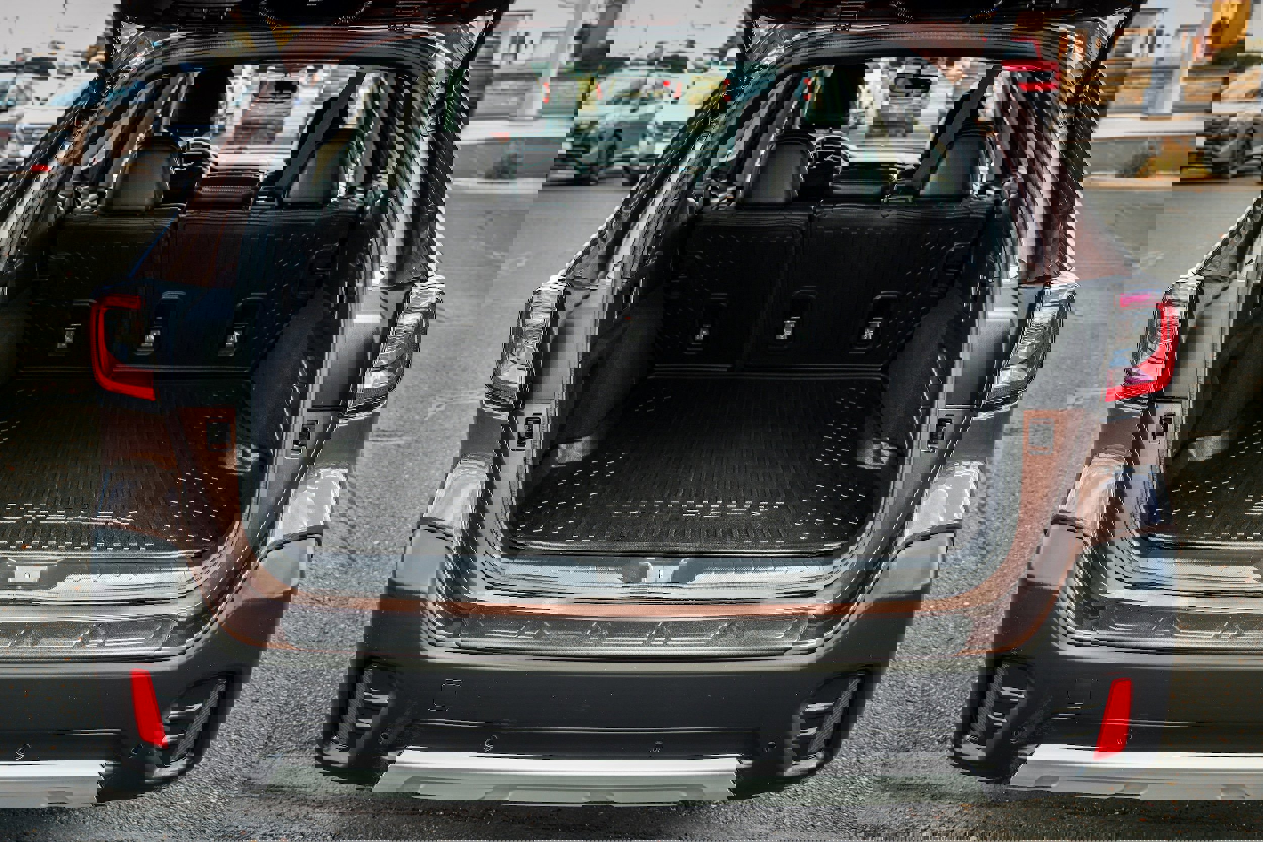 Used 2020 Subaru Outback Limited w/ Popular Package #2 image 7