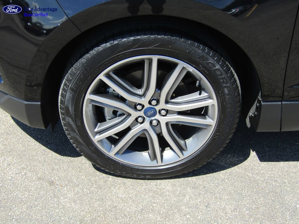 Certified 2019 Ford Edge Titanium w/ Cold Weather Package AWD/4WD image 12