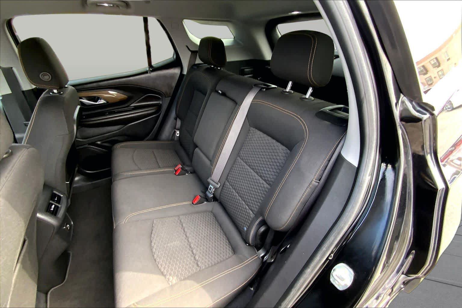 Used 2021 GMC Terrain SLE w/ Driver Convenience Package FWD image 19