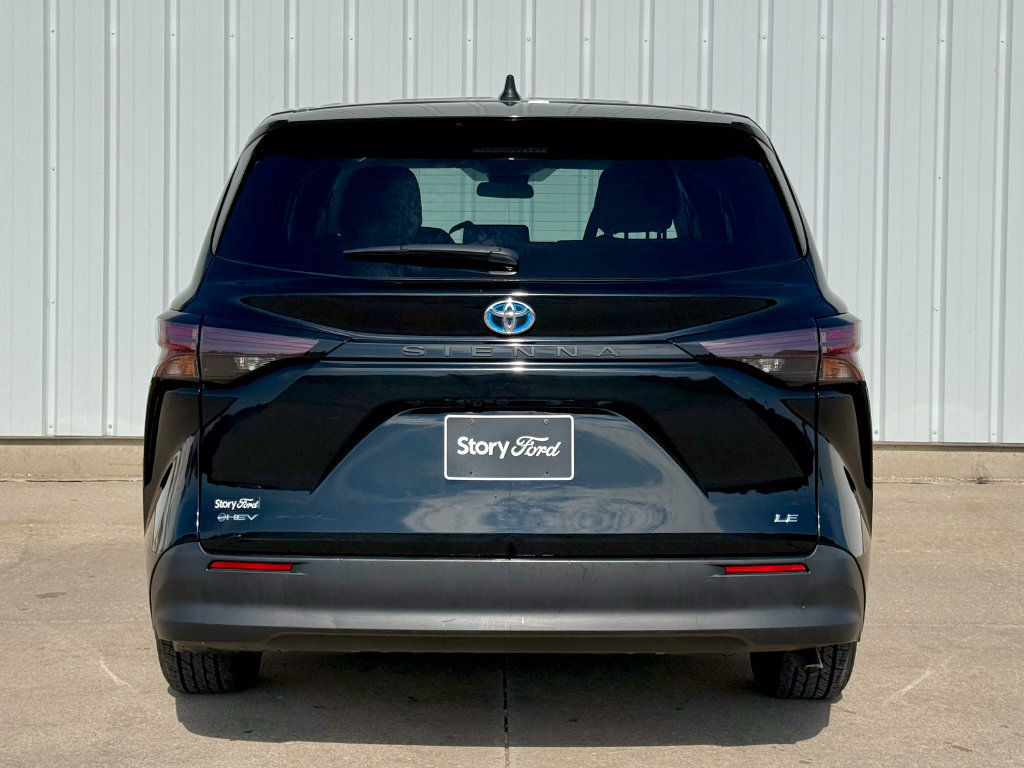 Used 2025 Toyota Sienna LE FWD image 5