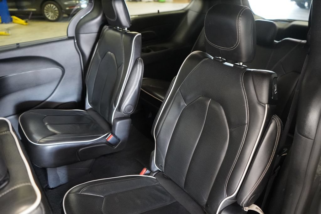Used 2025 Chrysler Pacifica Limited FWD image 30