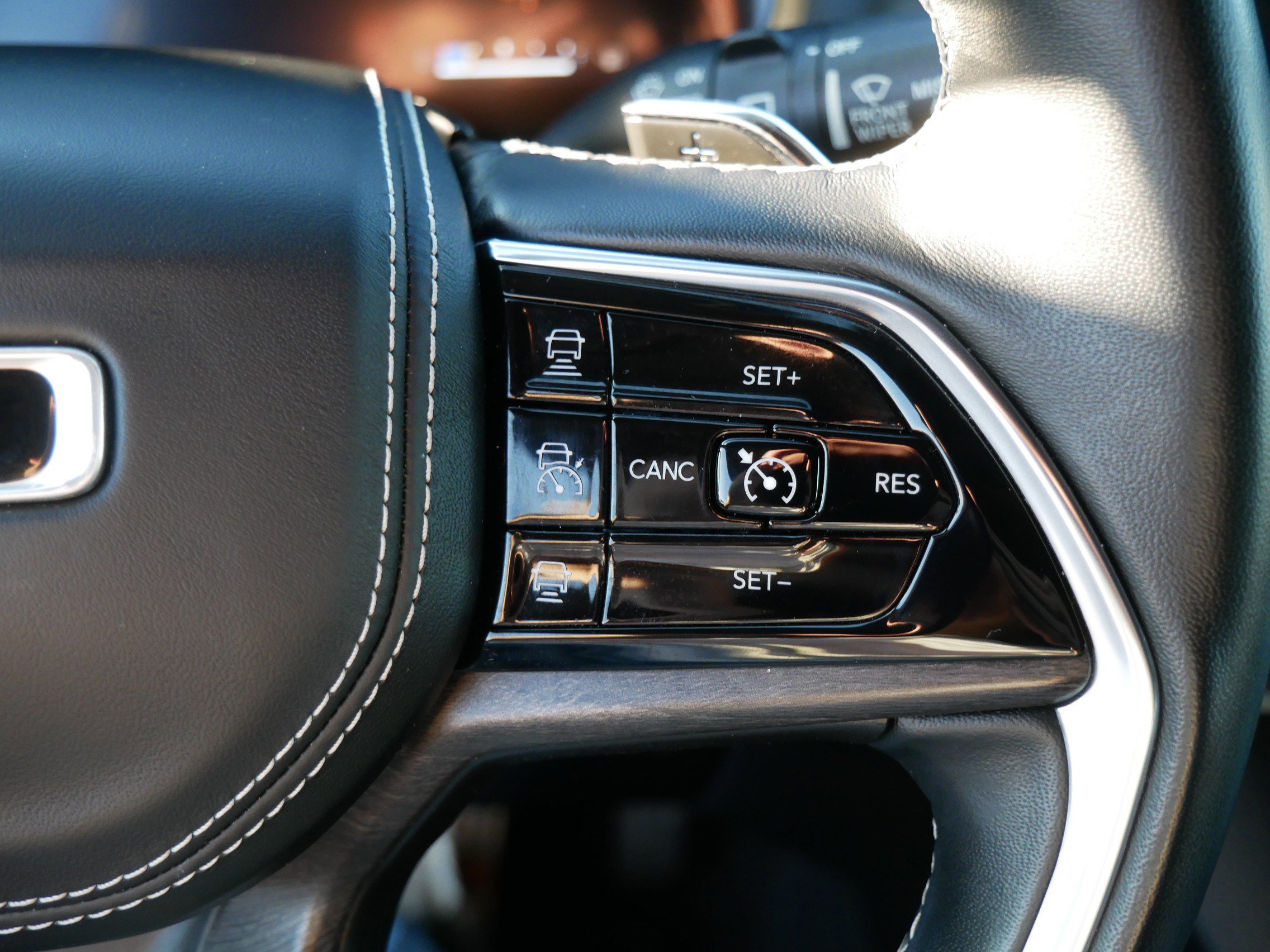 Used 2022 Jeep Grand Cherokee Overland w/ Luxury Tech Group IV image 30