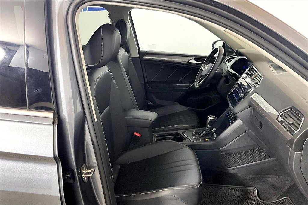 Used 2022 Volkswagen Tiguan SE image 6
