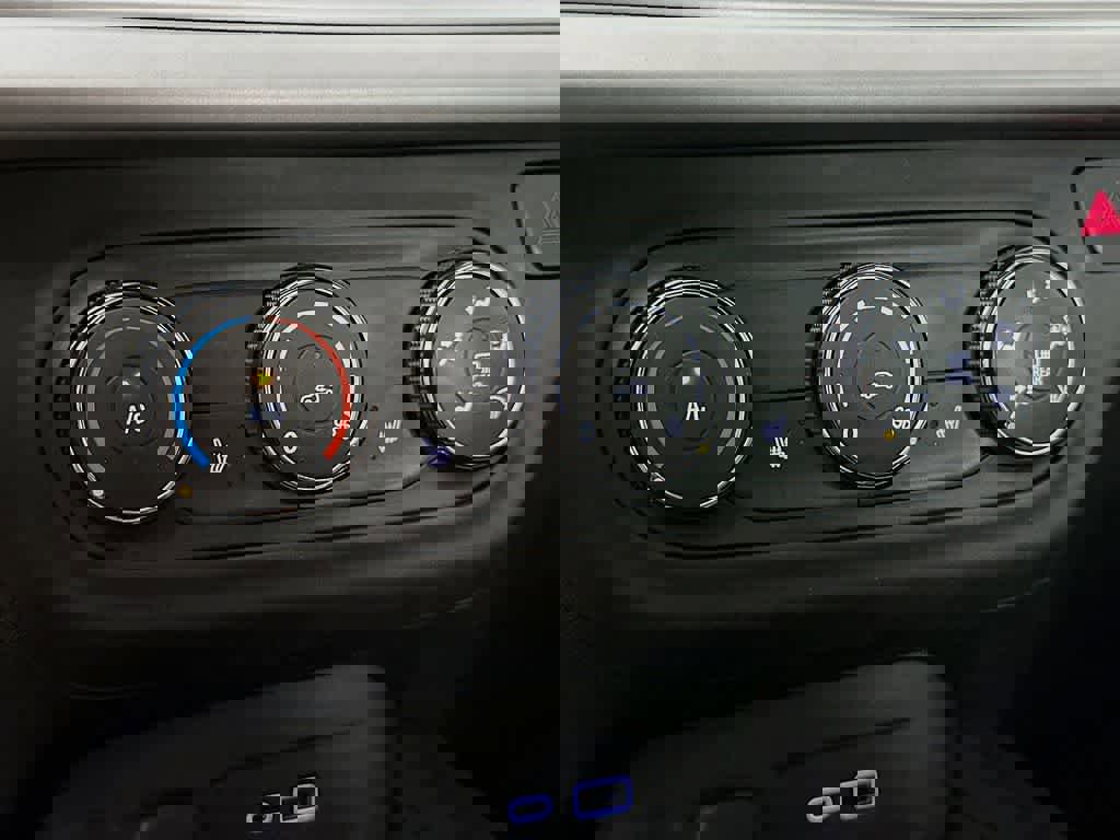 Used 2024 Chevrolet Trax RS image 20