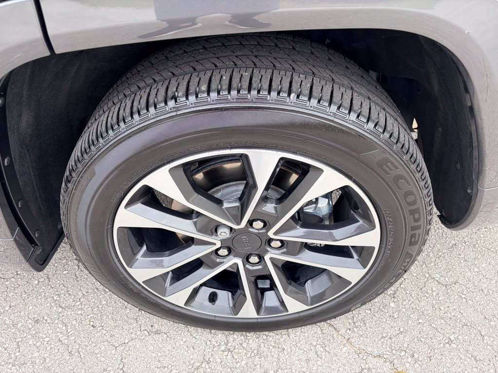Used 2022 Jeep Grand Cherokee L Overland w/ Advanced Protech Group III AWD/4WD image 37