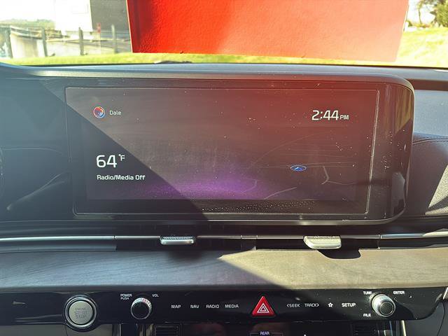 Used 2022 Kia Carnival EX FWD image 21