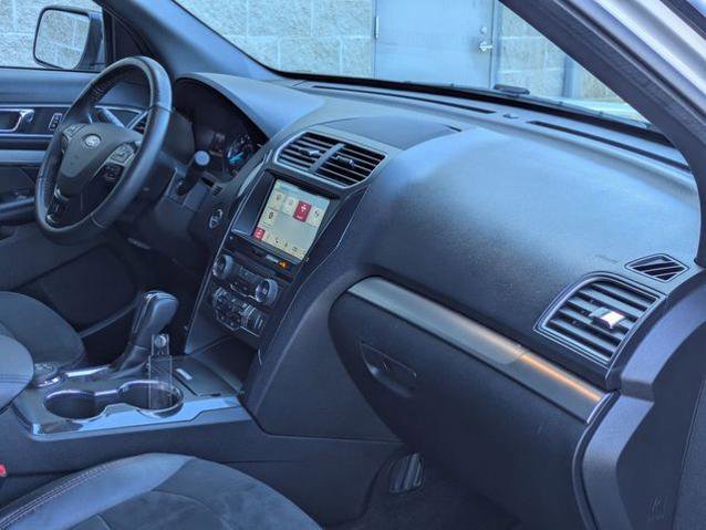 Certified 2018 Ford Explorer XLT w/ Equipment Group 202A AWD/4WD image 38