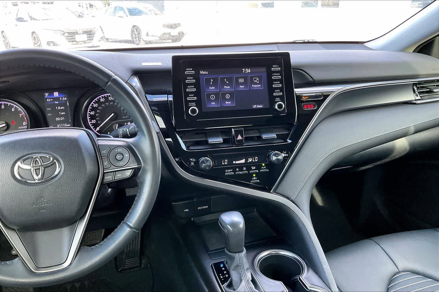Used 2022 Toyota Camry SE FWD image 15