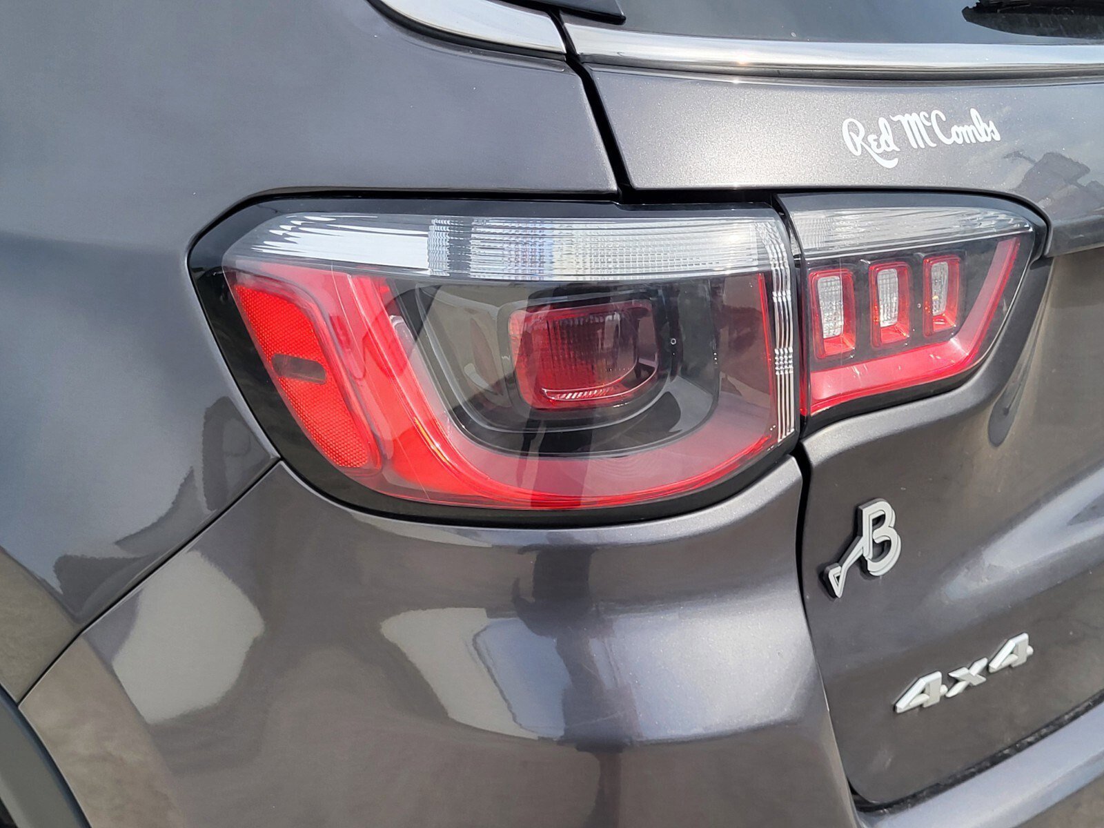 Used 2022 Jeep Compass Latitude w/ Sun and Sound Group image 10