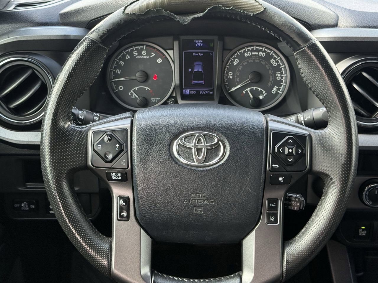 Used 2018 Toyota Tacoma TRD Off-Road w/ Technology Package image 12