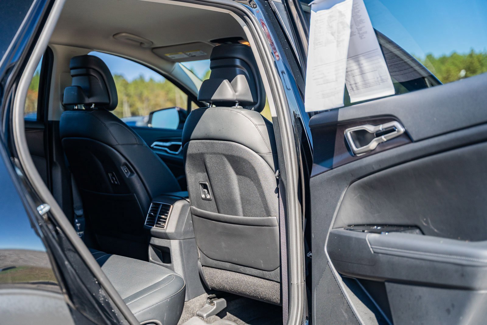 Used 2025 Kia Sportage EX image 12