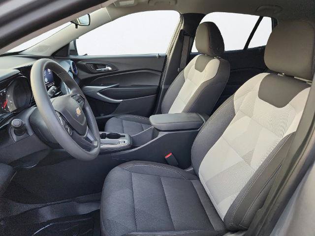 Used 2025 Chevrolet Trax LS w/ LS Convenience Package FWD image 10