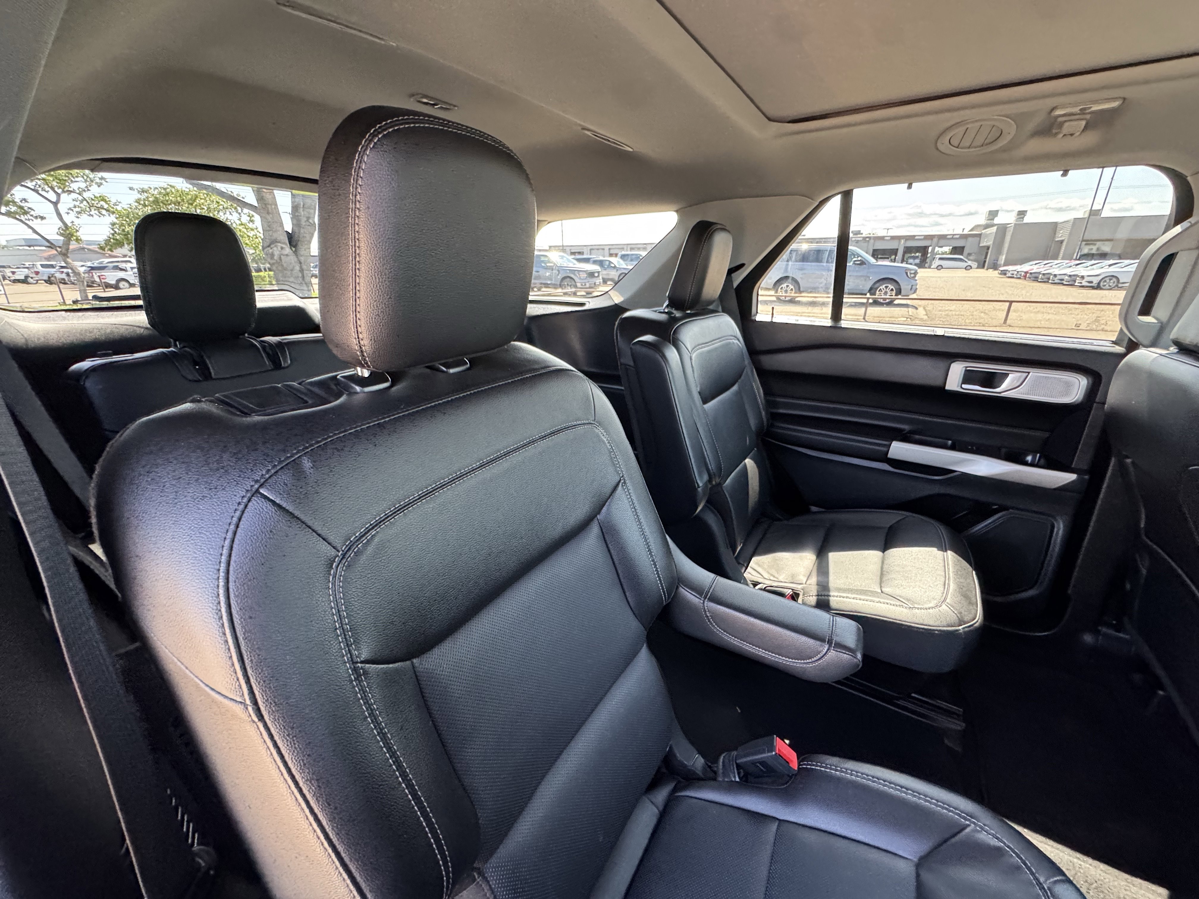 Certified 2022 Ford Explorer Limited w/ Limited Technology Package RWD image 32