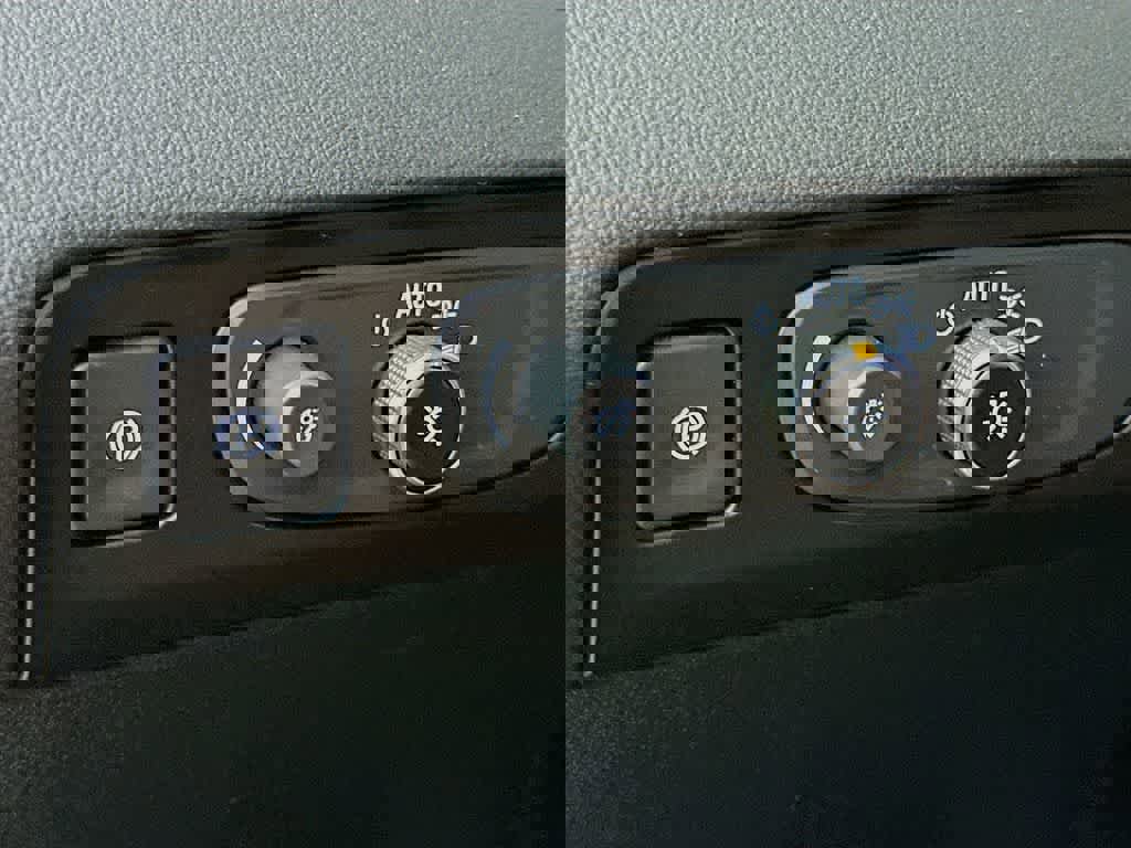 Used 2020 Buick Enclave Essence w/ Trailering Package, 5000 lbs. image 27