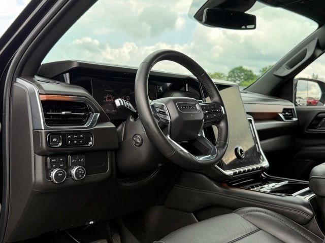 Used 2025 GMC Yukon XL Denali AWD/4WD image 10