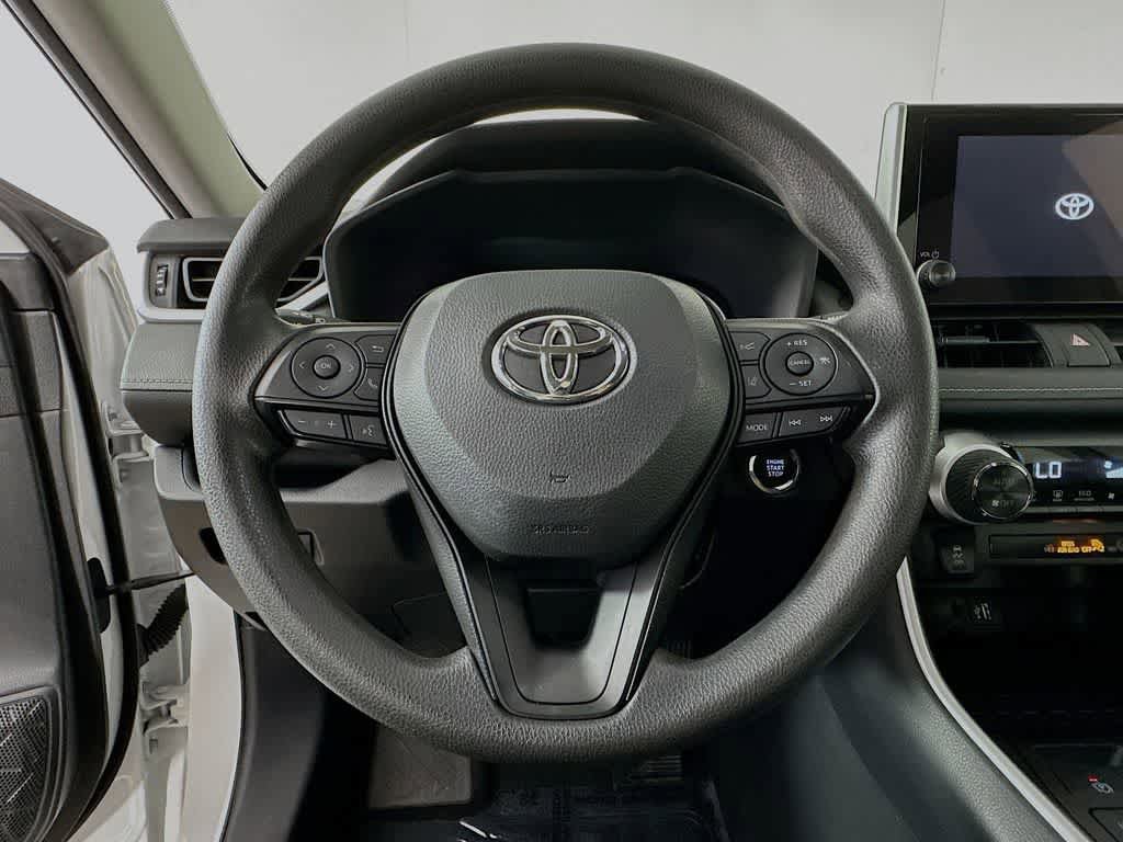 Used 2025 Toyota RAV4 XLE AWD/4WD image 16
