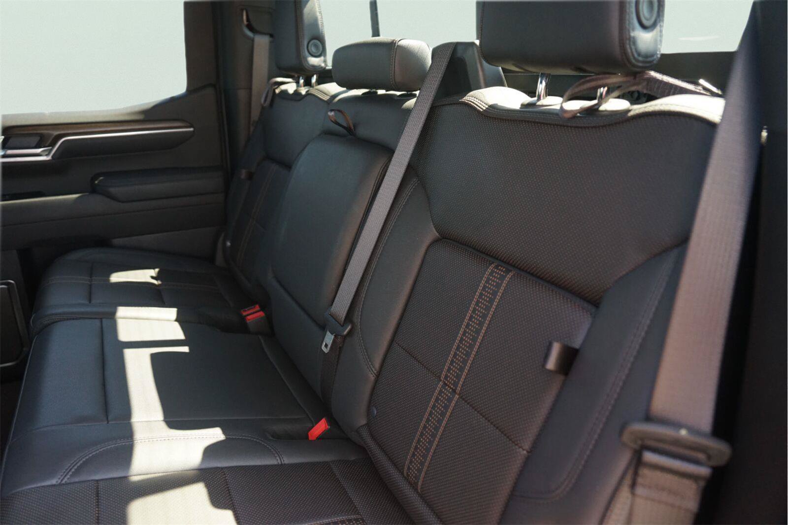 Used 2025 Chevrolet Silverado 1500 High Country AWD/4WD image 13